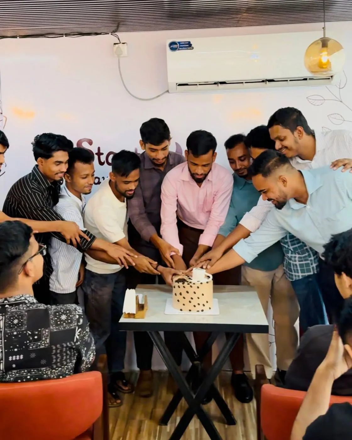 কোর্স শেষে একটি ব্যাচের উদযাপন